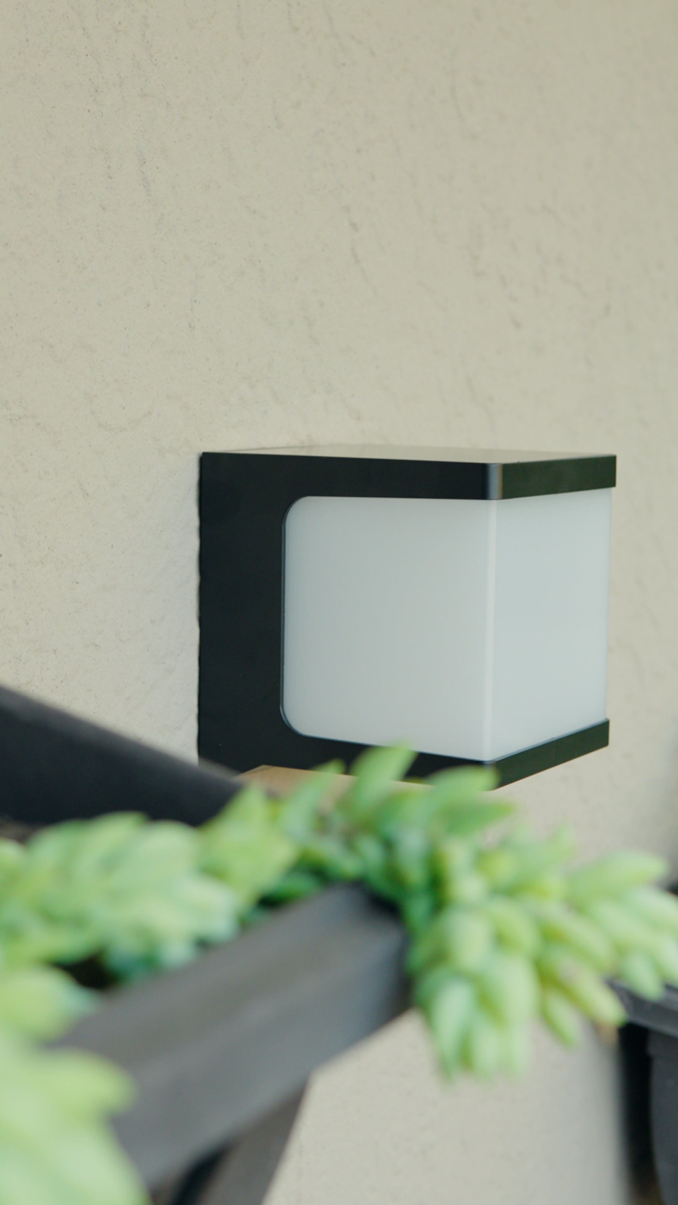 Limelight Cube Series Solar Wall Light