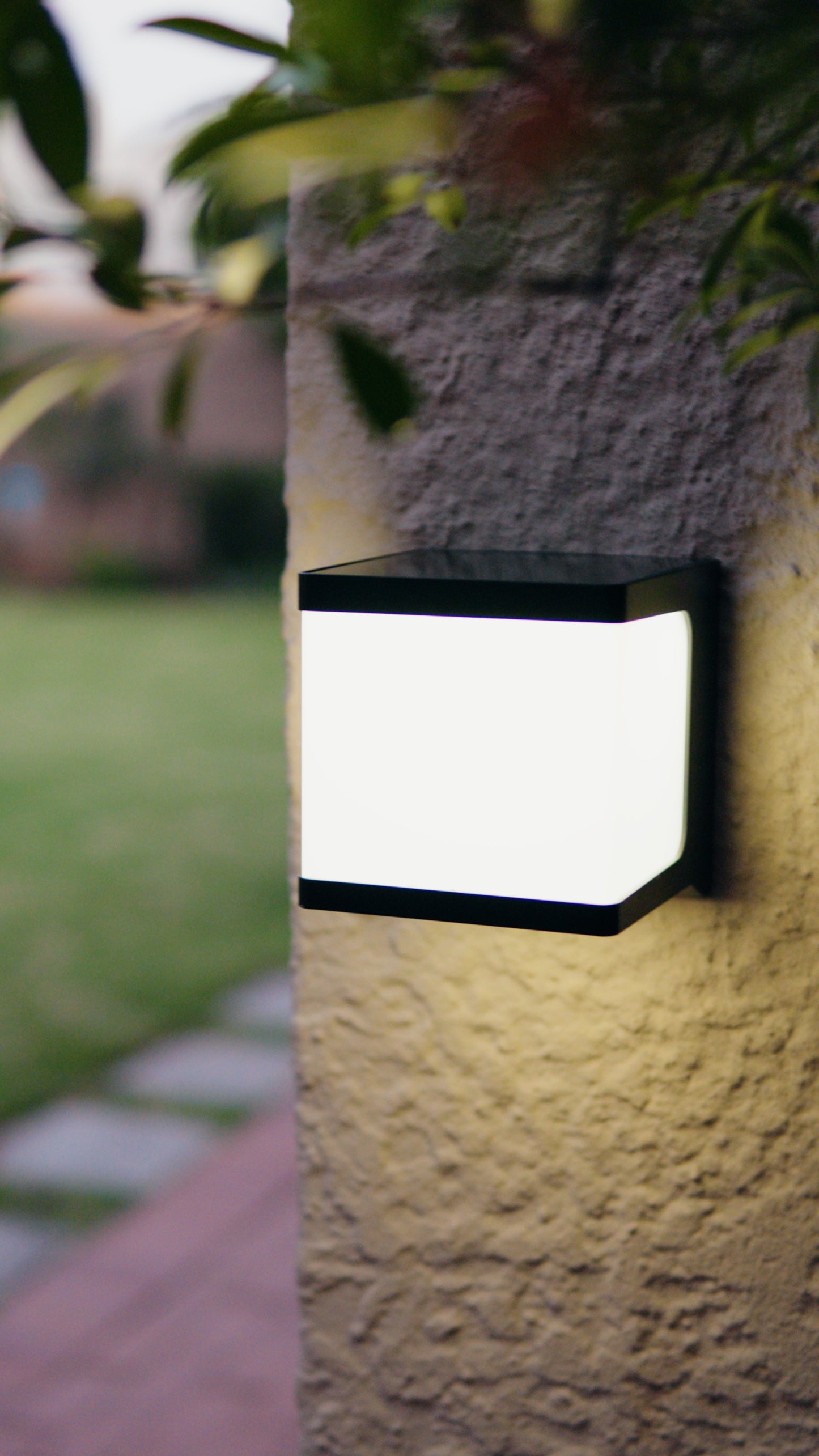 Limelight Cube Series Solar Wall Light