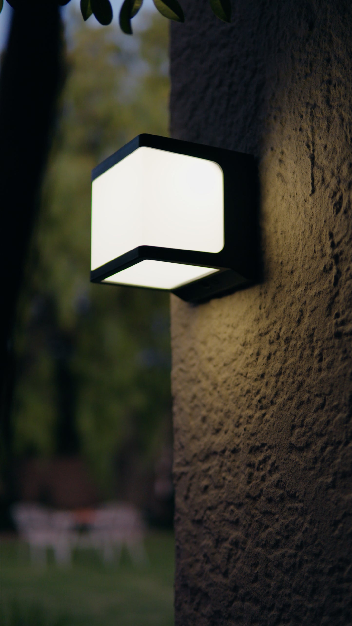 Limelight Cube Series Solar Wall Light