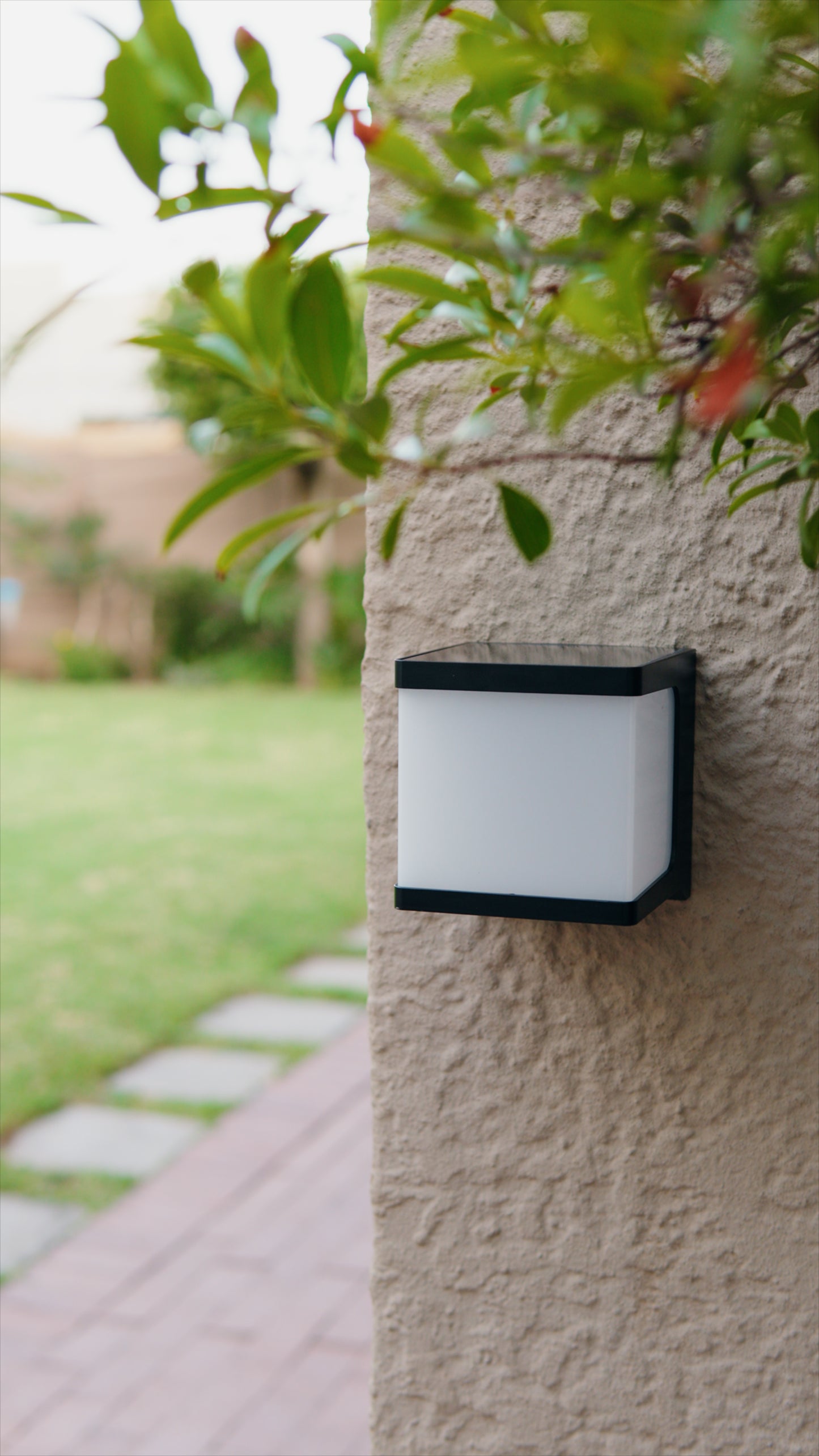 Limelight Cube Series Solar Wall Light