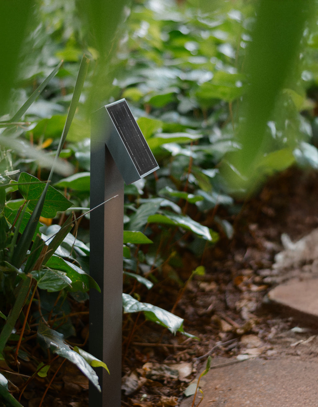 Limelight Flag Series Solar Garden Light