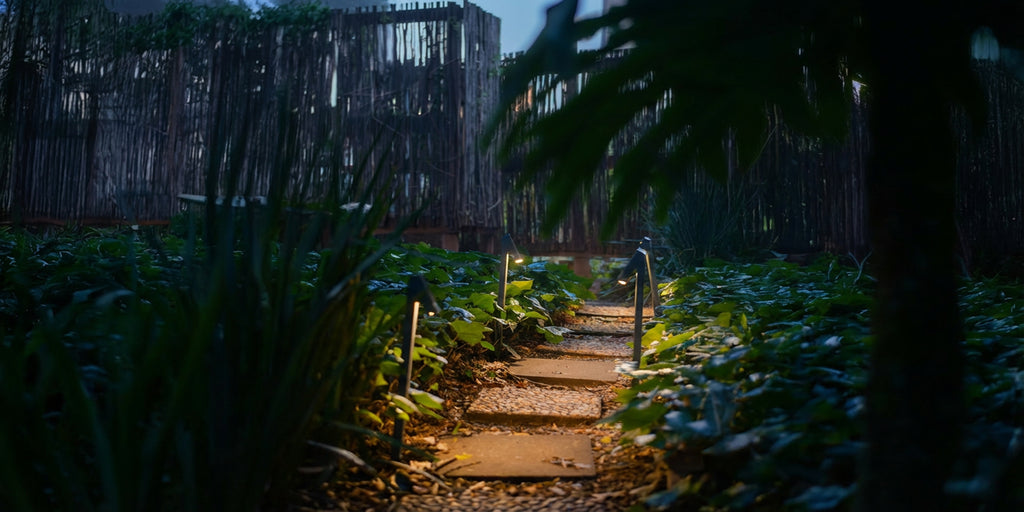 Limelight Flag Series Solar Garden Light