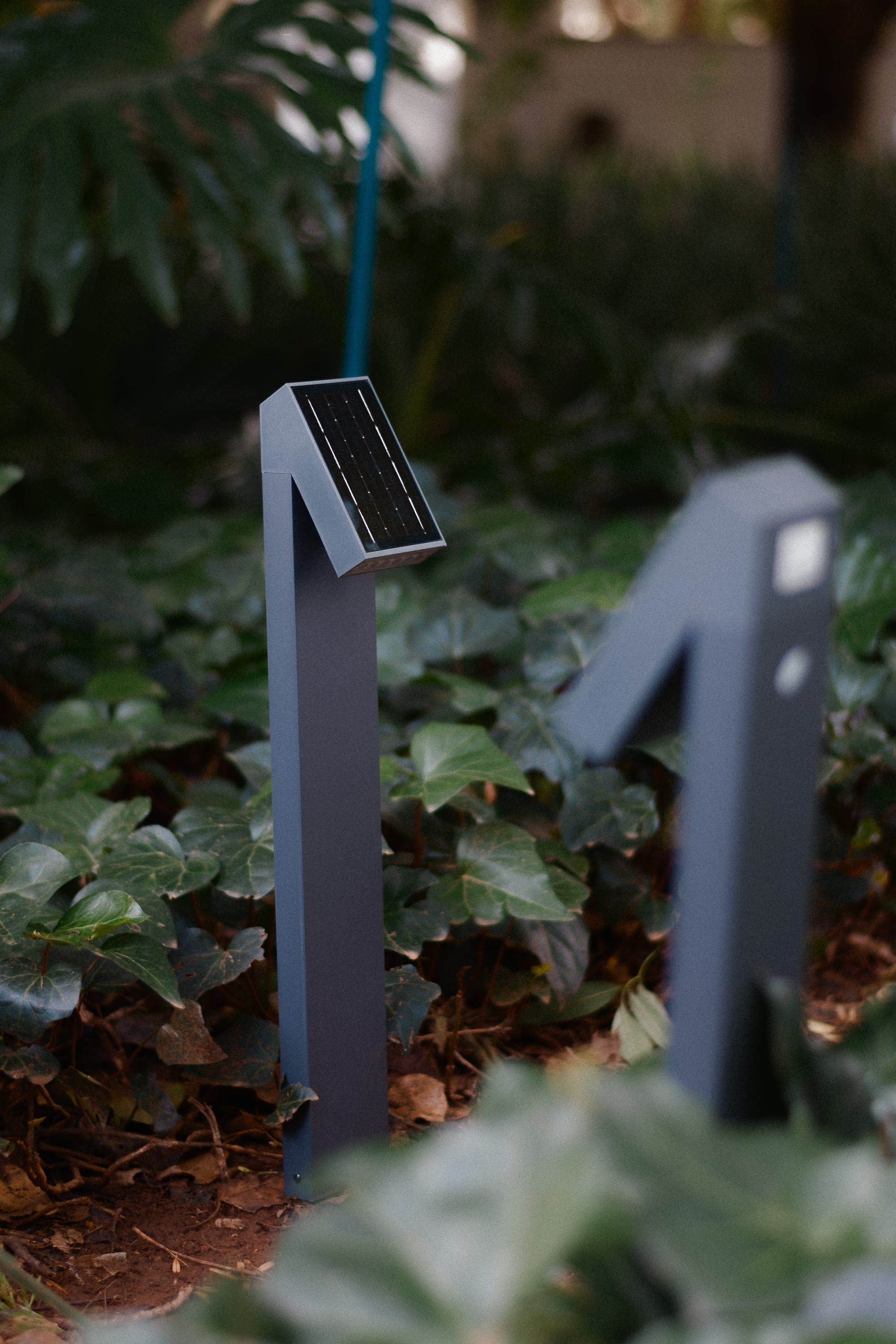 Limelight Flag Series Solar Garden Light