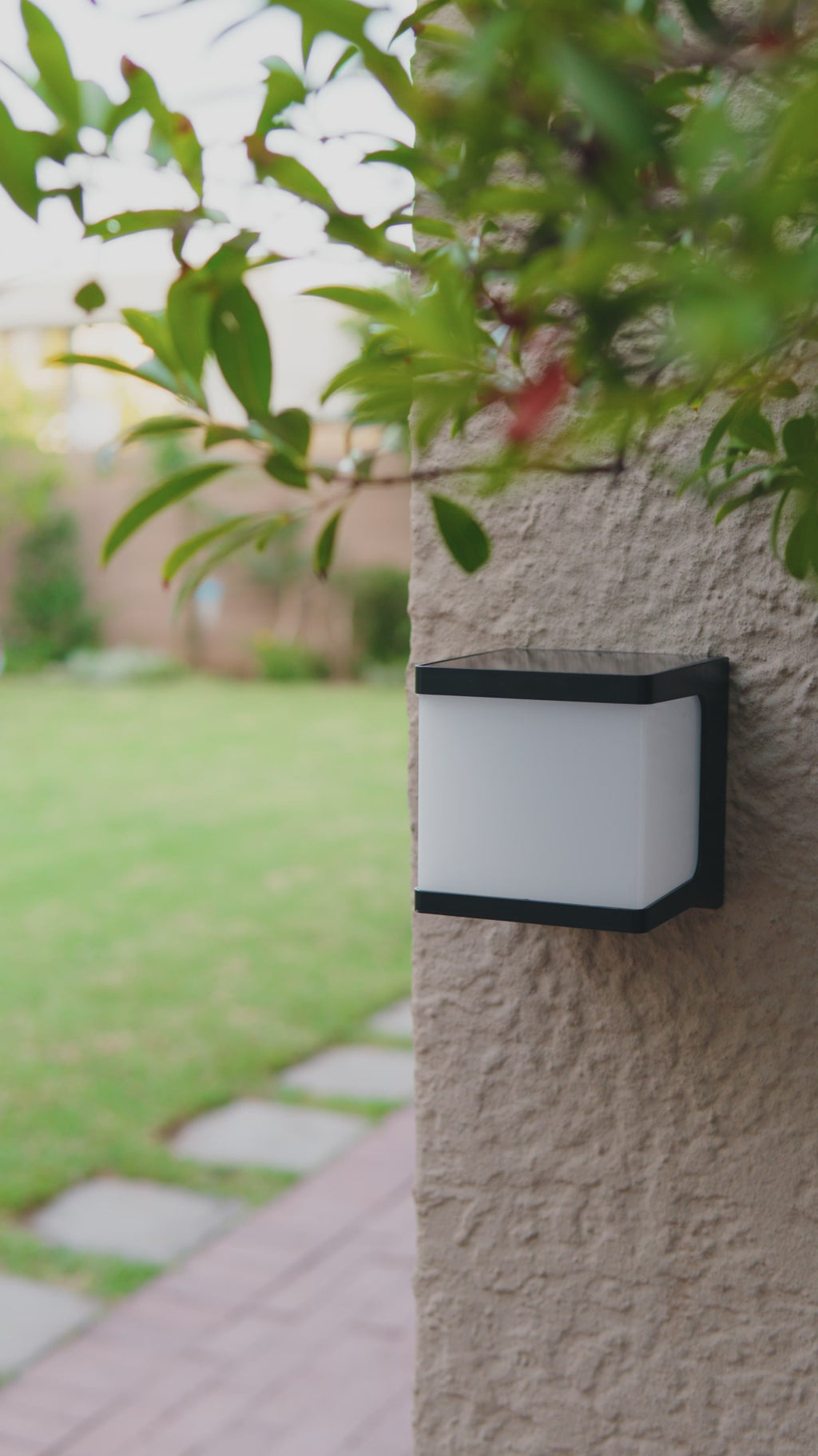 Limelight Cube Series Solar Wall Light